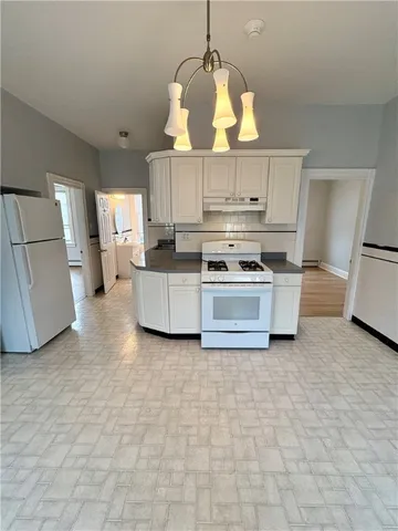 $1,950 | 12 Fortini Street, Unit 2L, Cranston, RI 02920