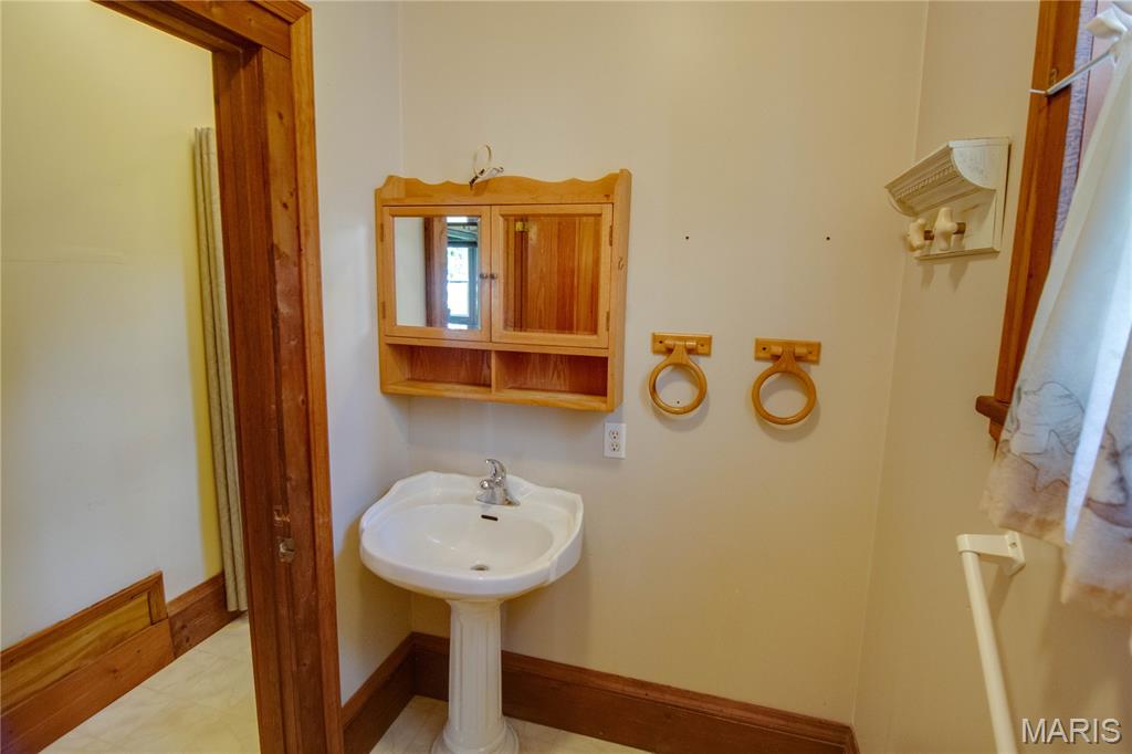 115 North Main Street Modesto, IL 62667 - Photo 18 of 57