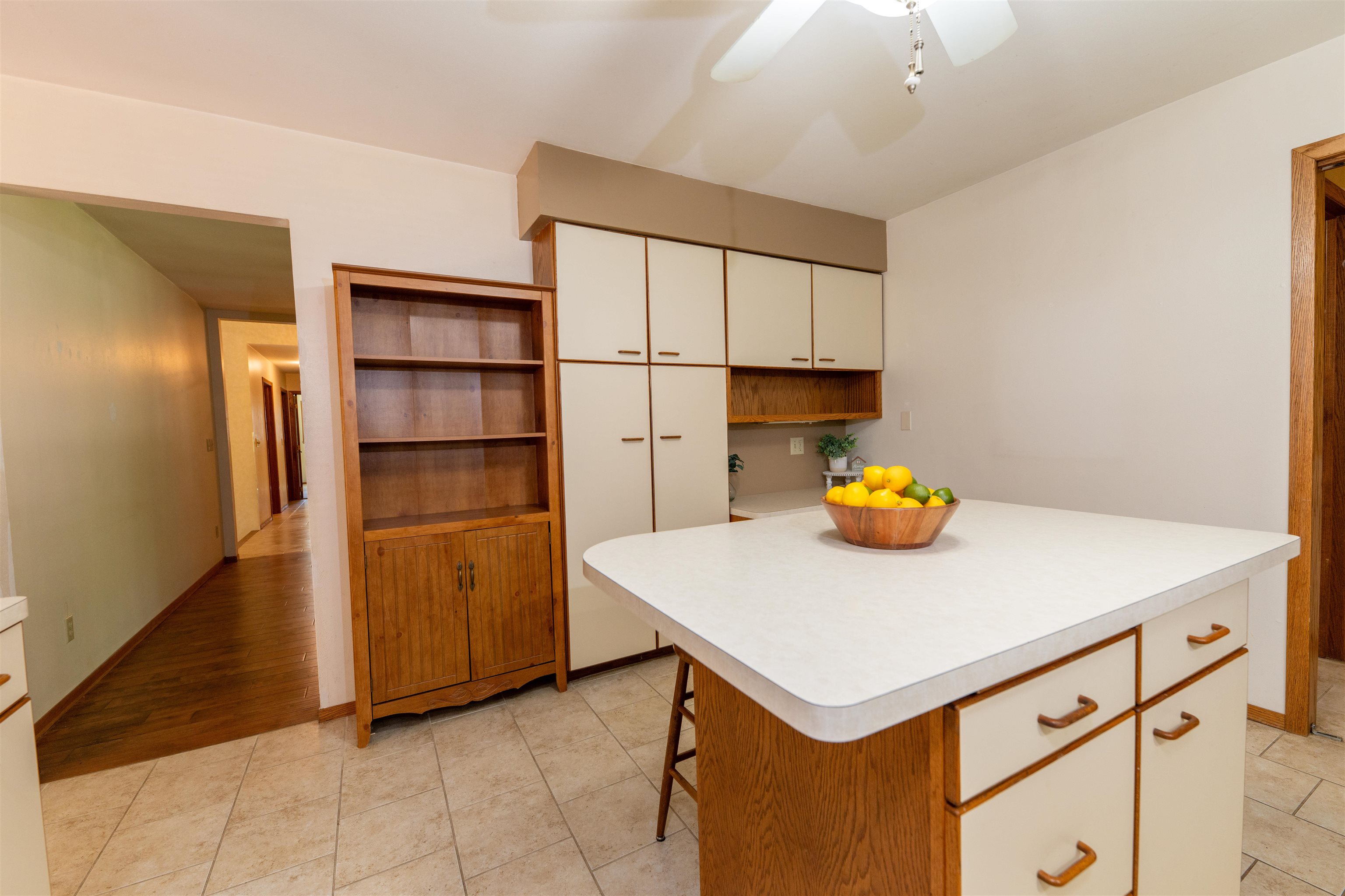 1032 Pilgrim Road Neenah, WI 54956 - Photo 5 of 42