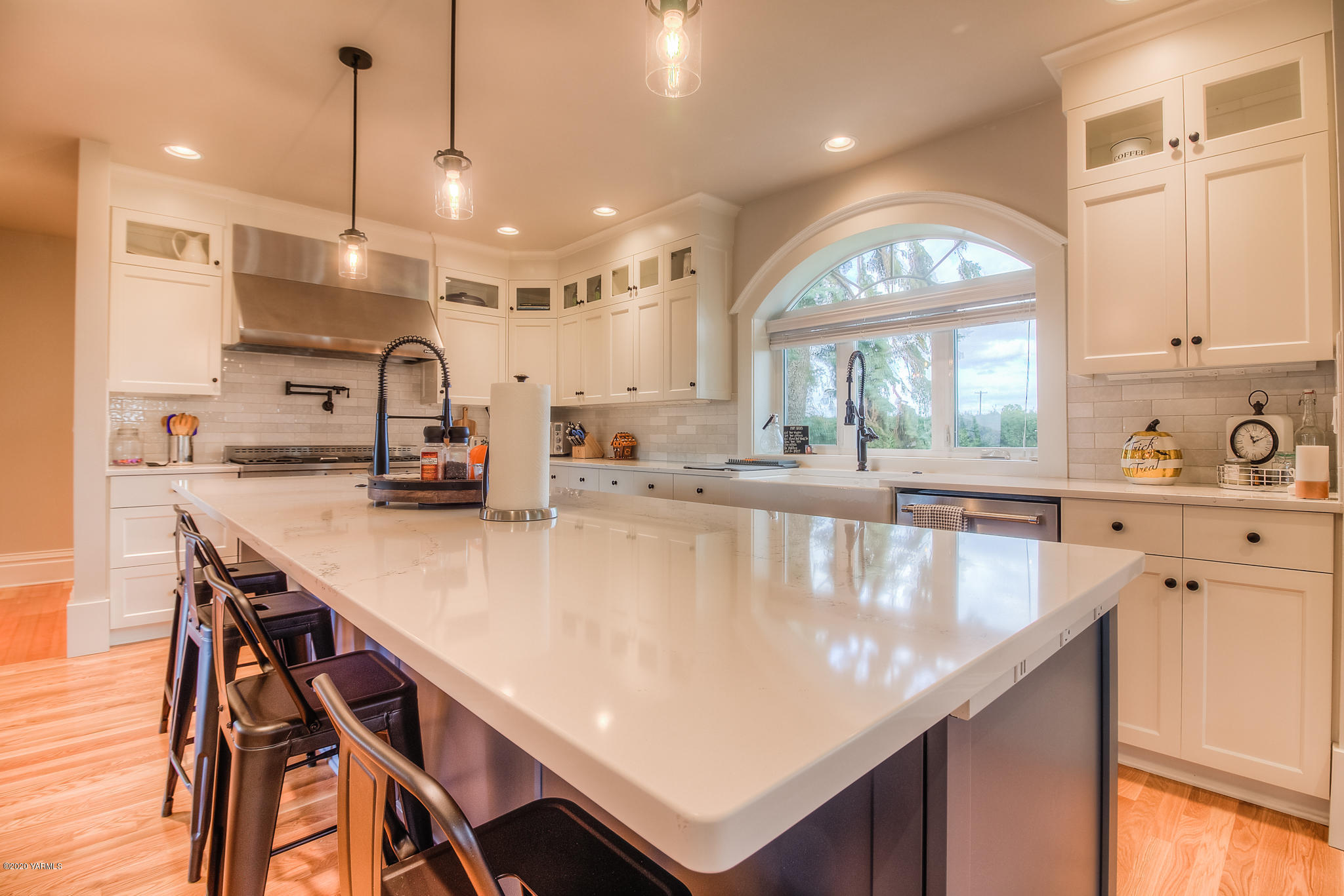 791 Becker Road Toppenish, WA 98948 - Photo 25 of 78 Kitchen Island (quartz )