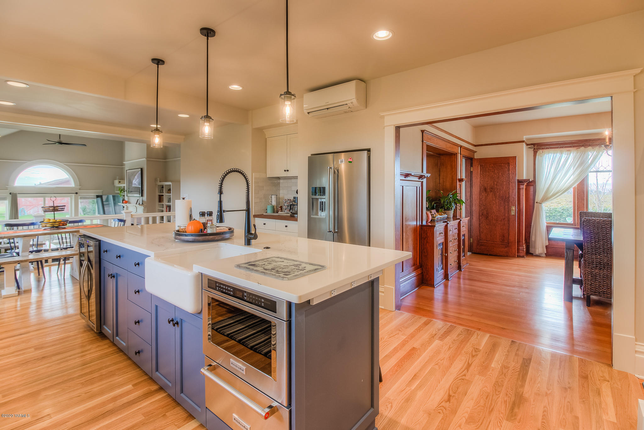 791 Becker Road Toppenish, WA 98948 - Photo 26 of 78 a large kitchen with stainless steel appliances a stove a sink dishwasher and a dining table with the view of living room