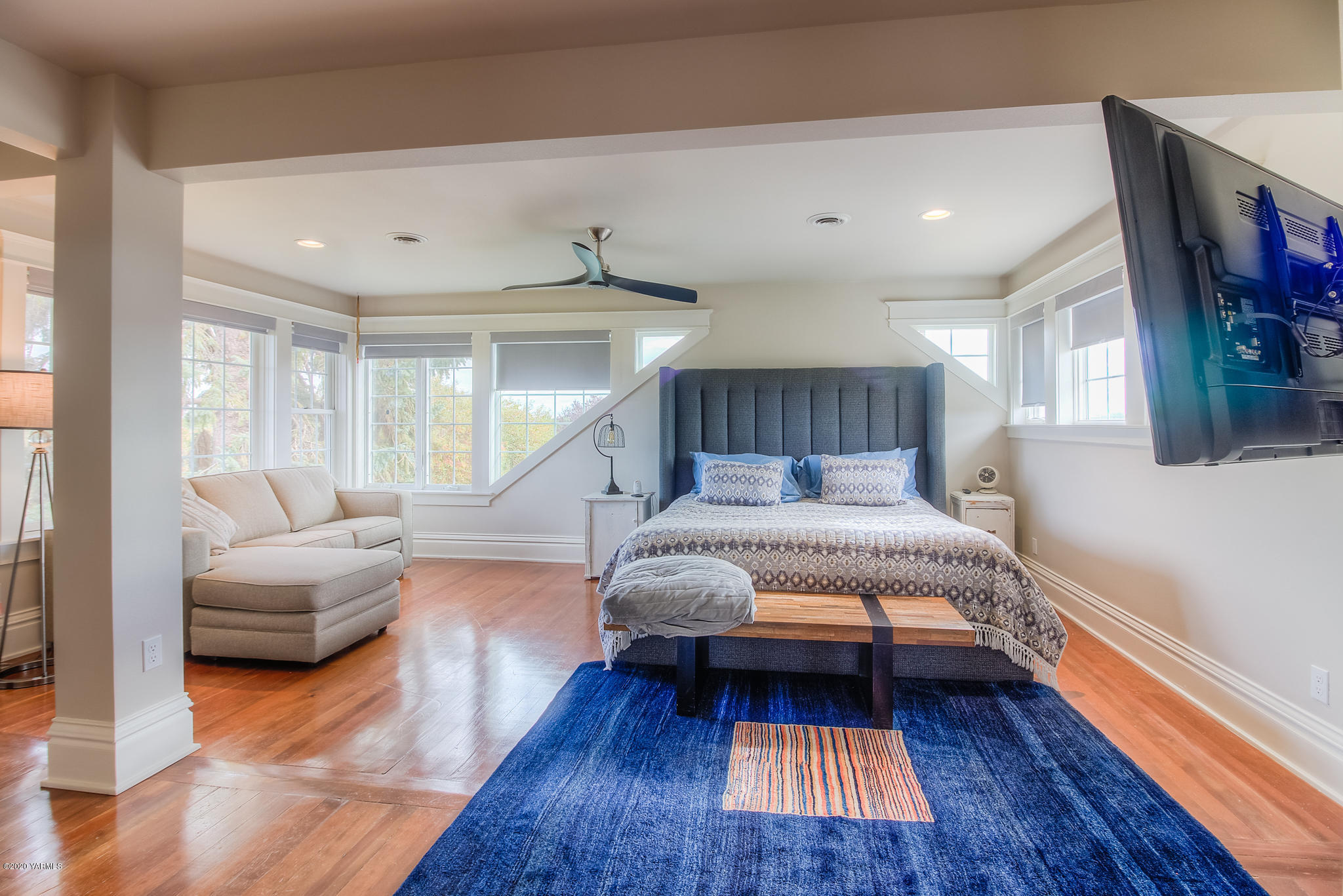 791 Becker Road Toppenish, WA 98948 - Photo 41 of 78 a bedroom with furniture and wooden floor