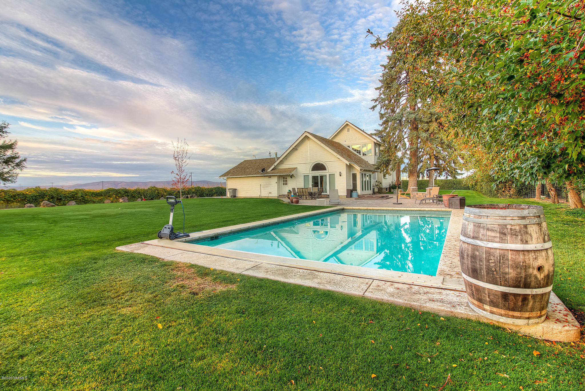 791 Becker Road Toppenish, WA 98948 - Photo 6 of 78 Pool view 2