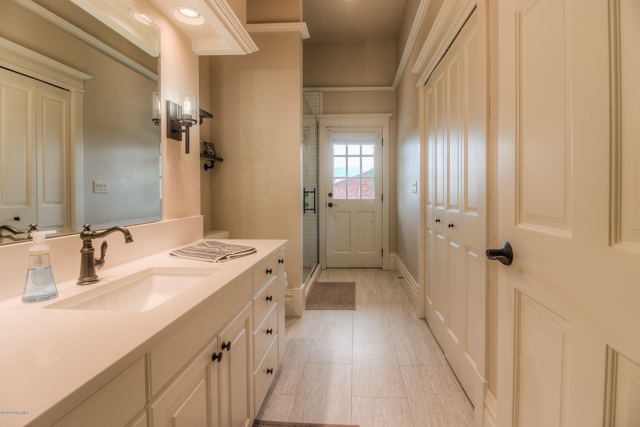 791 Becker Road Toppenish, WA 98948 - Photo 55 of 78 a bathroom with a sink a mirror and a shower