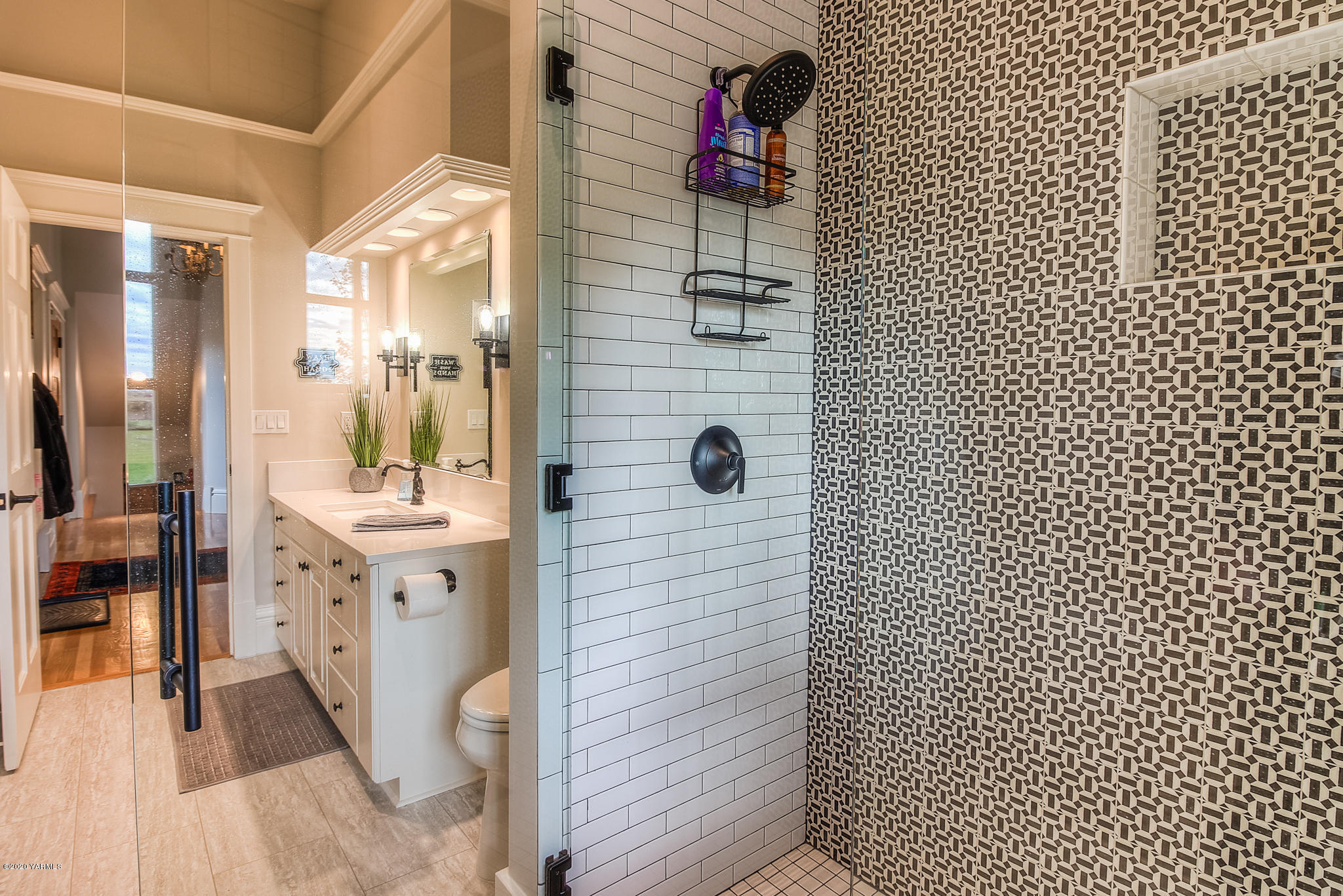 791 Becker Road Toppenish, WA 98948 - Photo 56 of 78 a bathroom with a shower