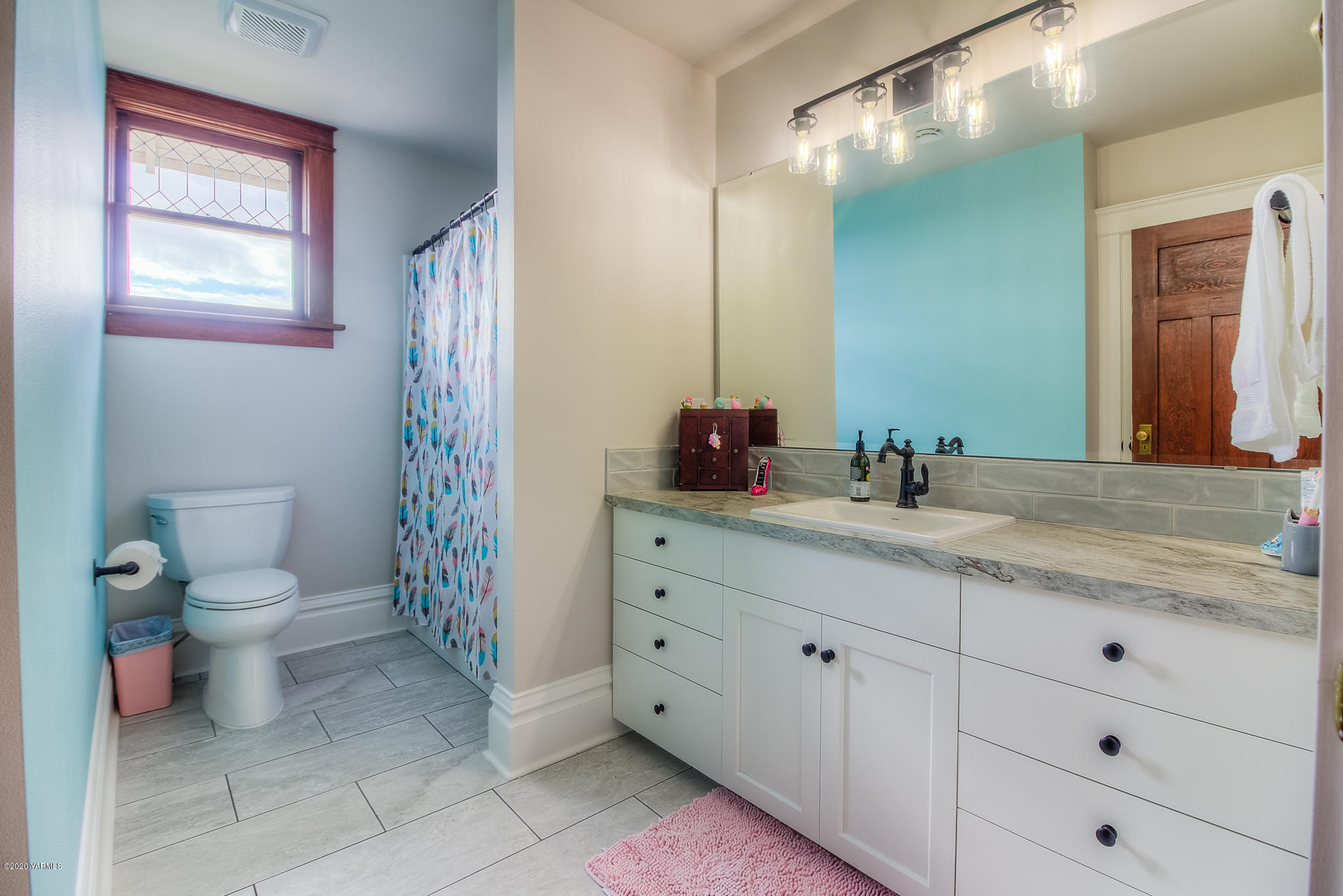 791 Becker Road Toppenish, WA 98948 - Photo 60 of 78 a bathroom with a double vanity sink a toilet and a mirror