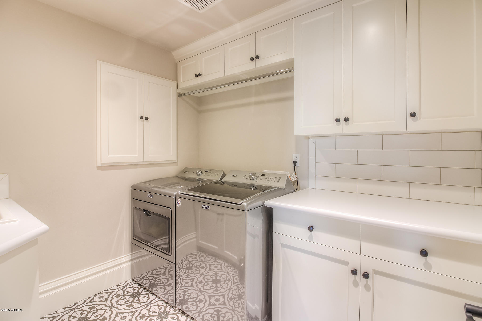 791 Becker Road Toppenish, WA 98948 - Photo 67 of 78 Laundry room