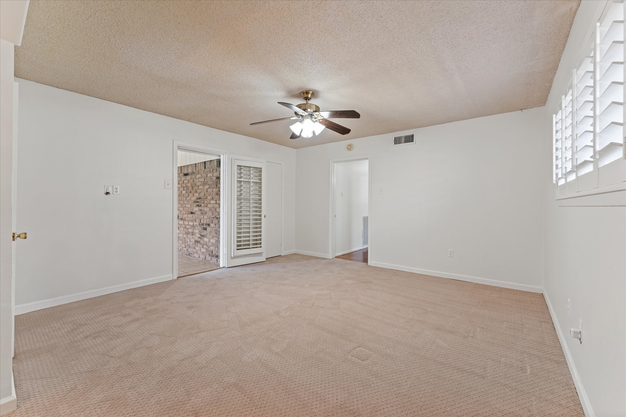 983 West Donovan Street Houston, TX 77091 - Photo 19 of 46 Primary Bedroom view 2