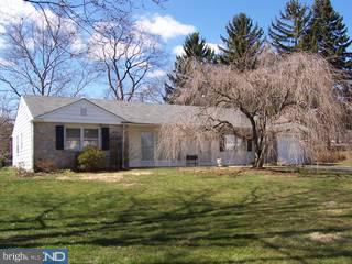 984 Hunters Turn Huntingdon Valley, PA 19006 - Photo 1 of 6 Gallery Image 1