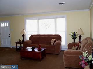 984 Hunters Turn Huntingdon Valley, PA 19006 - Photo 2 of 6 Gallery Image 2