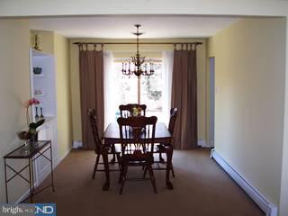 984 Hunters Turn Huntingdon Valley, PA 19006 - Photo 5 of 6 Gallery Image 5