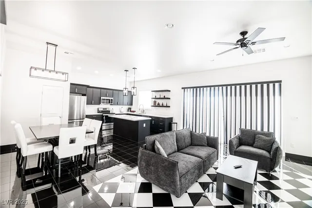 $1,595,000 | 3736 South Spg Mountain Boulevard, Pahrump, NV 89048