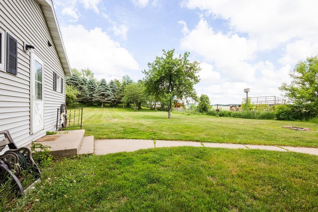 401 Water Street Rosholt, WI 54473 - Photo 5 of 31