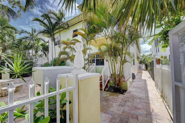 a view of outdoor space yard and patio
