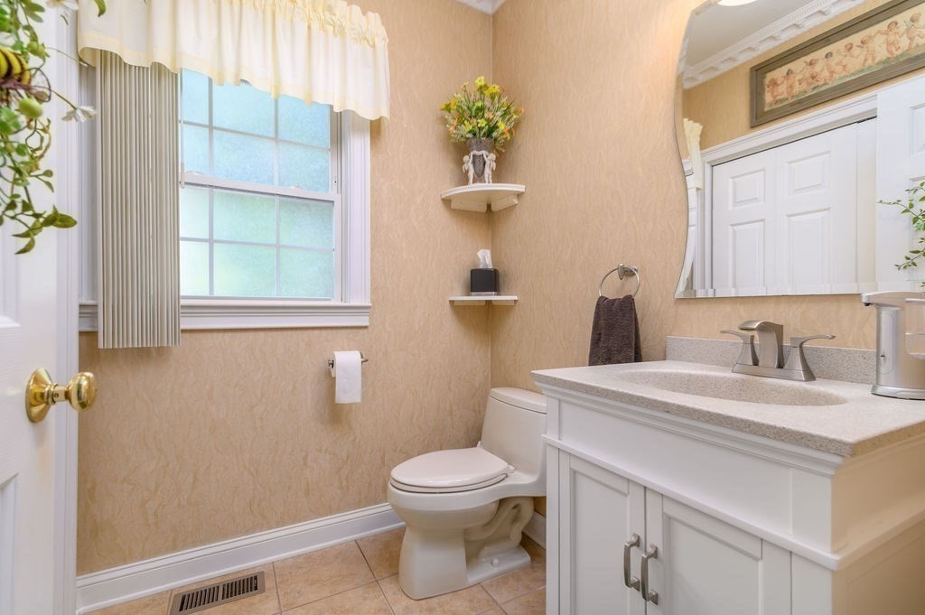 53 Queens Circle Raynham, MA 02767 - Photo 30 of 38