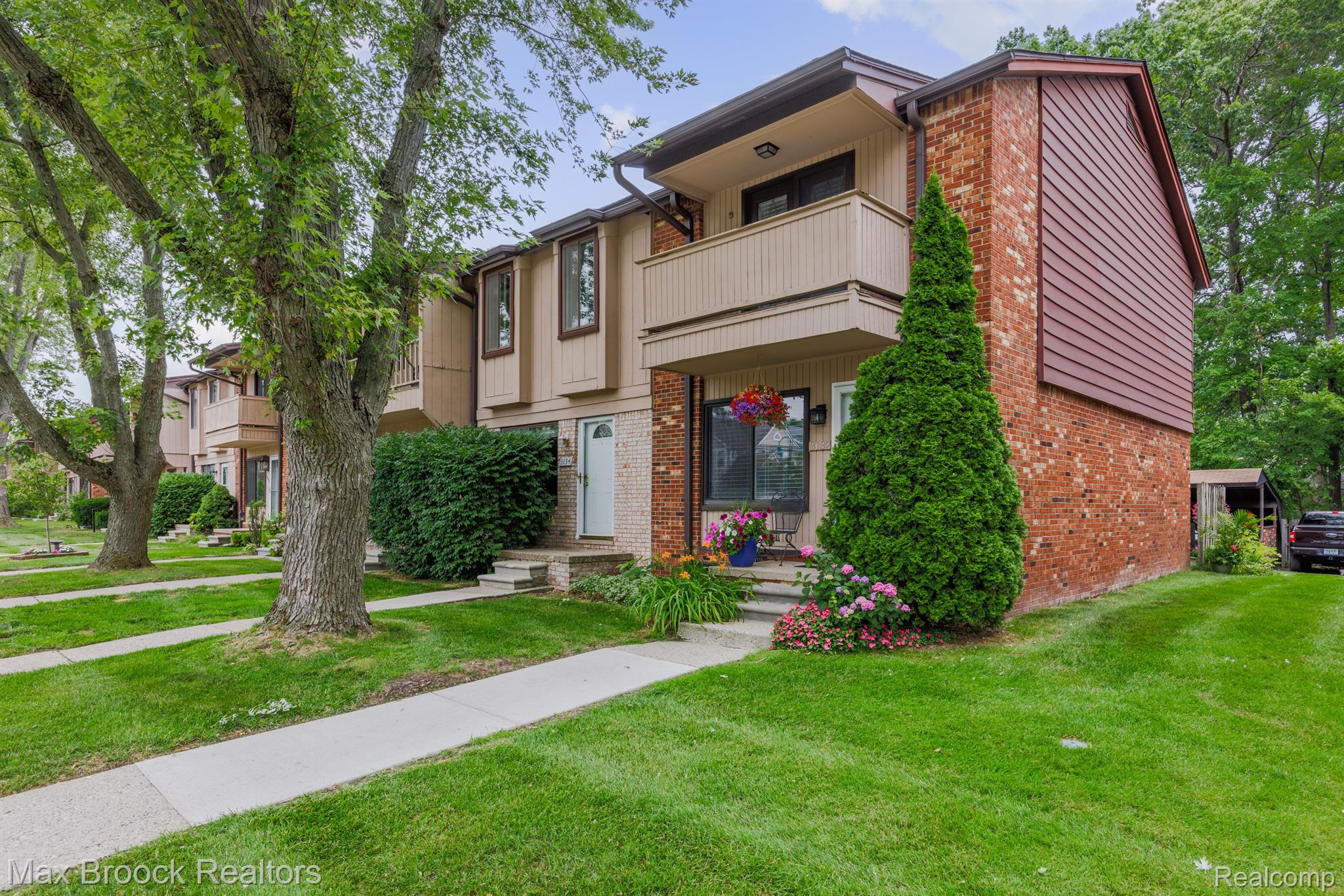 3132 Summers Road Keego Harbor, MI 48320 - Photo 2 of 17 Gallery Image 2