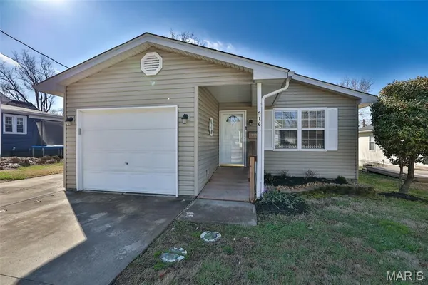 $230,000 | 516 Thomas Street, Edwardsville, IL 62025