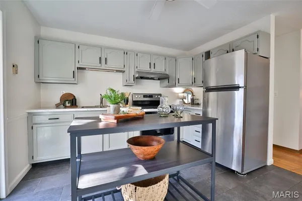 $230,000 | 516 Thomas Street, Edwardsville, IL 62025
