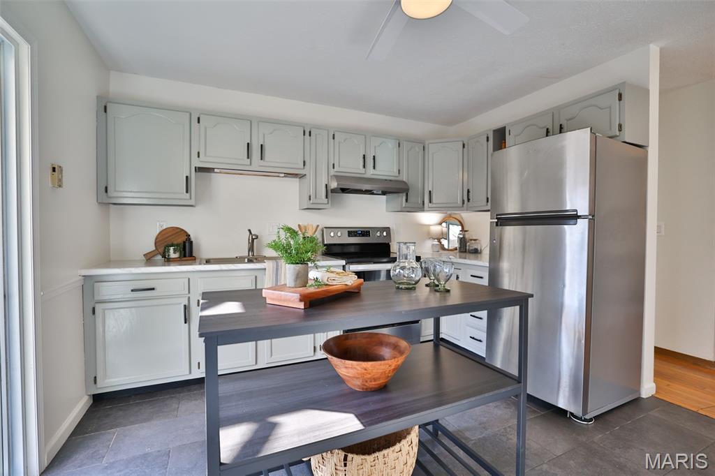 516 Thomas Street Edwardsville, IL 62025 - Photo 3 of 53