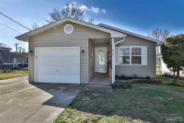 $230,000 | 516 Thomas Street, Edwardsville, IL 62025