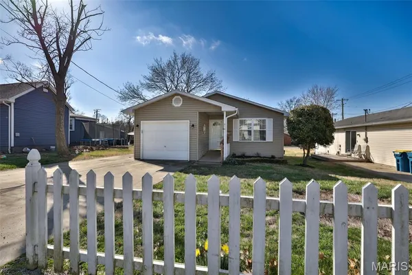 $230,000 | 516 Thomas Street, Edwardsville, IL 62025