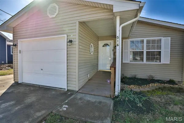 $230,000 | 516 Thomas Street, Edwardsville, IL 62025