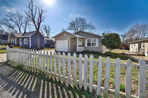 $230,000 | 516 Thomas Street, Edwardsville, IL 62025