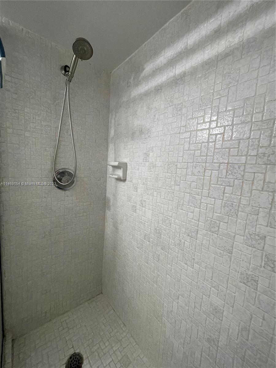 250 Gate Road, Unit 157 Hollywood, FL 33024 - Photo 8 of 40 Gallery Image 8