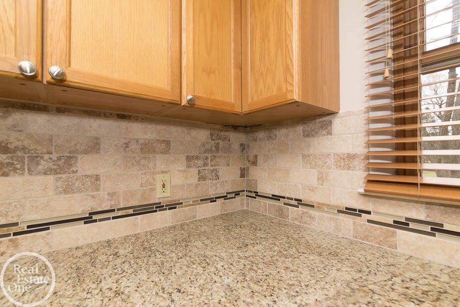 291 Maplehill Road Rochester Hills, MI 48306 - Photo 4 of 18