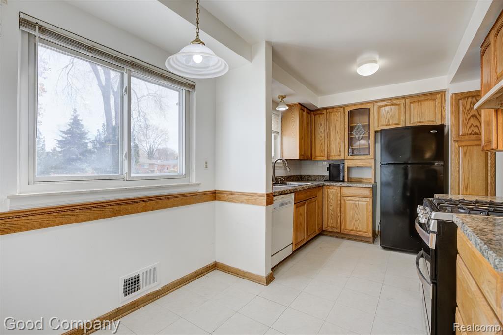 28356 Ridgebrook Road Farmington Hills, MI 48334 - Photo 11 of 44