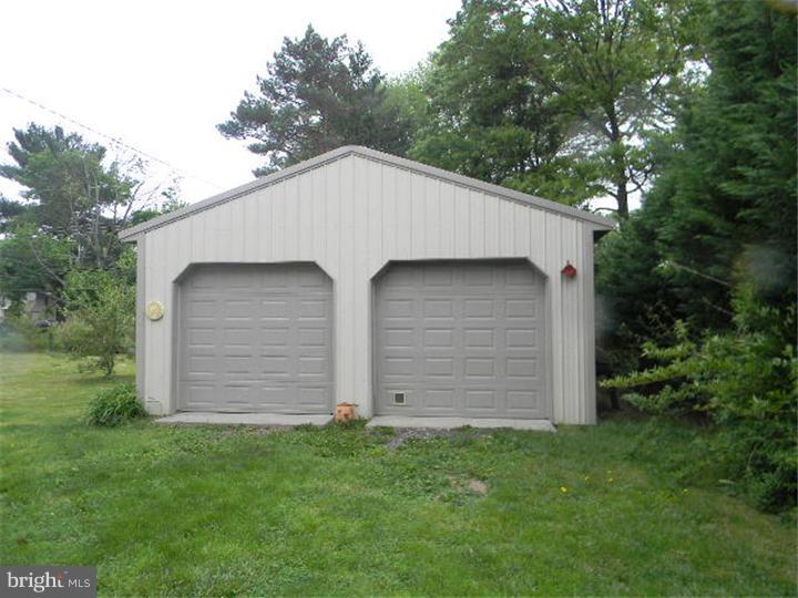 698 Mearns Road Warminster, PA 18974 - Photo 2 of 20 Garage