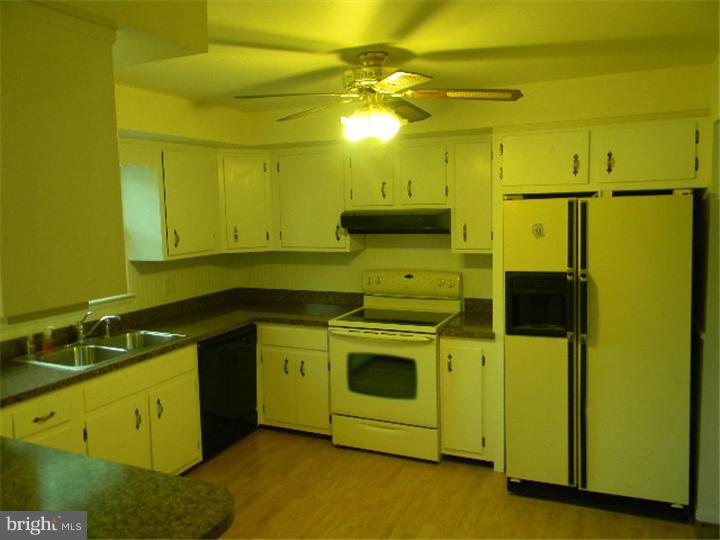 698 Mearns Road Warminster, PA 18974 - Photo 7 of 20 Kitchen