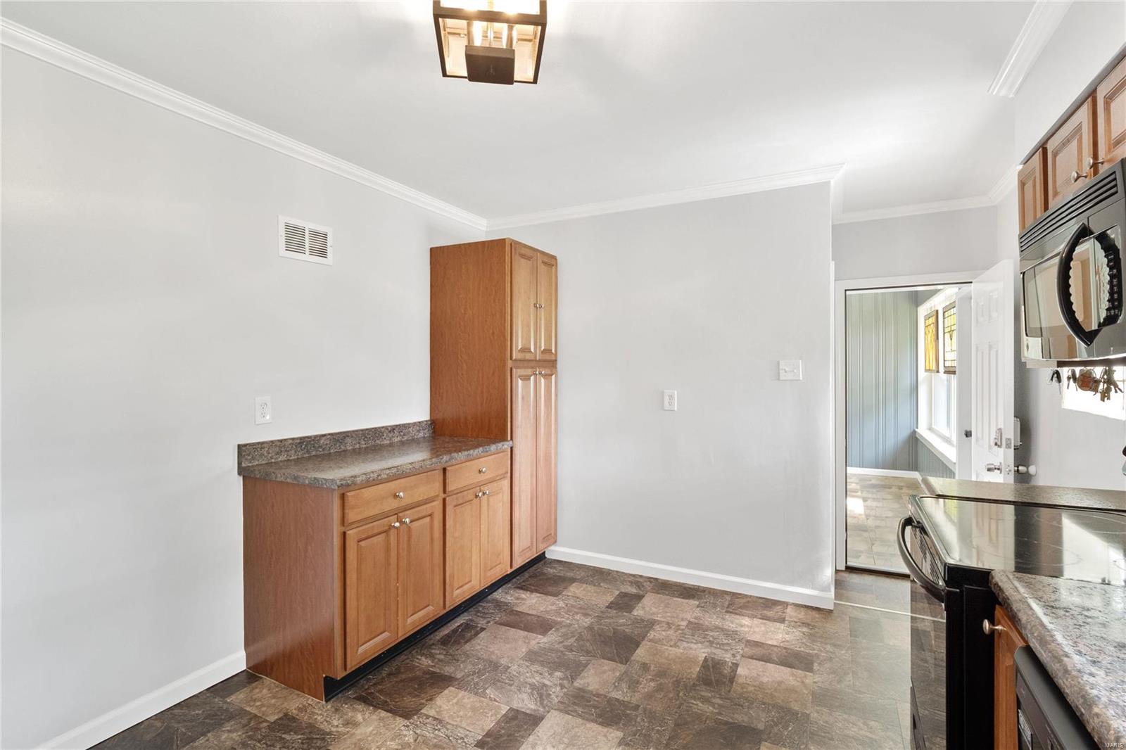 649 Buckley Road St. Louis, MO 63125 - Photo 10 of 36