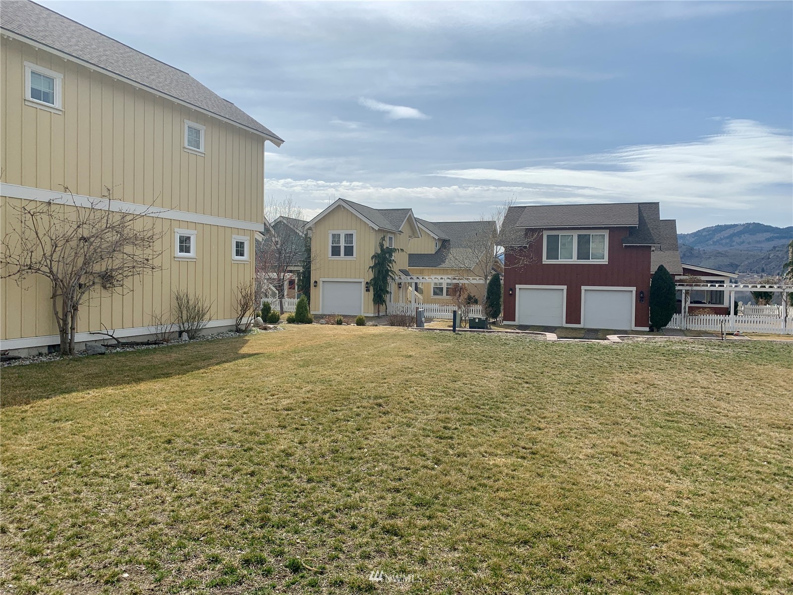 94 Veranda Drive Oroville, WA 98844 - Photo 4 of 11 a front view of a house with a yard