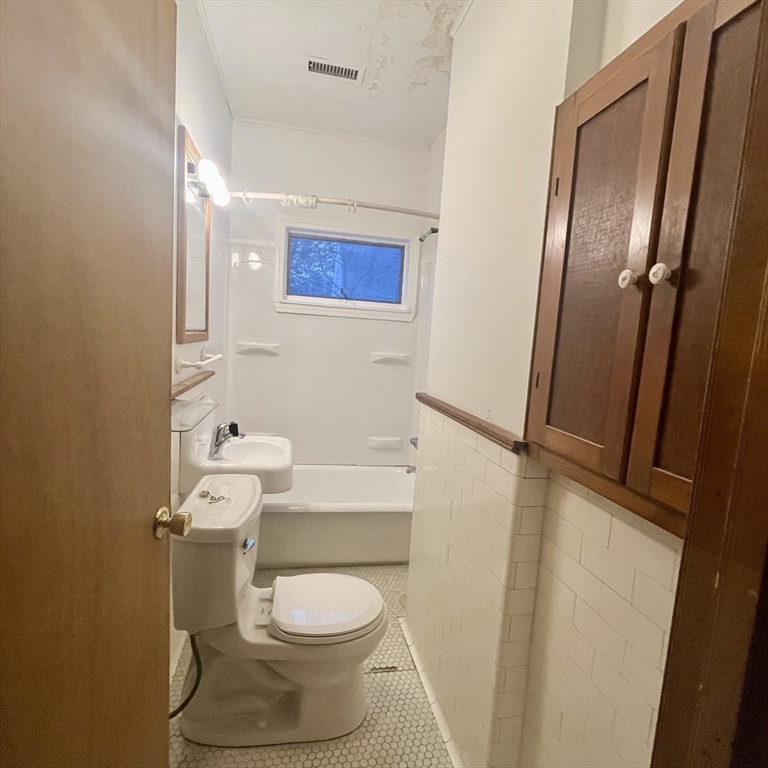 123 Mayfield Street, Unit 2 Worcester, MA 01602 - Photo 10 of 11