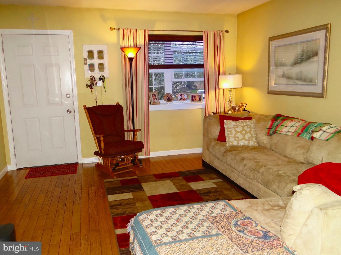 741 Rutland Court Sewell, NJ 08080 - Photo 11 of 25 Living Room