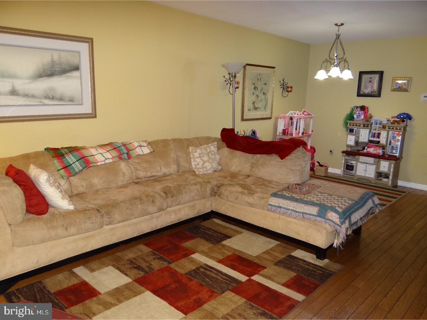 741 Rutland Court Sewell, NJ 08080 - Photo 13 of 25 Living Room