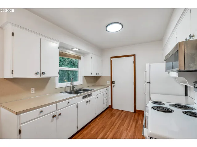 $440,000 | 11356 Northeast Glisan Street, Portland, OR 97220