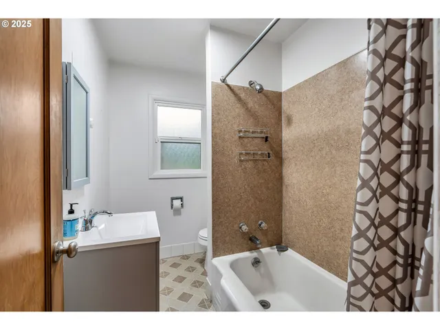 $440,000 | 11356 Northeast Glisan Street, Portland, OR 97220