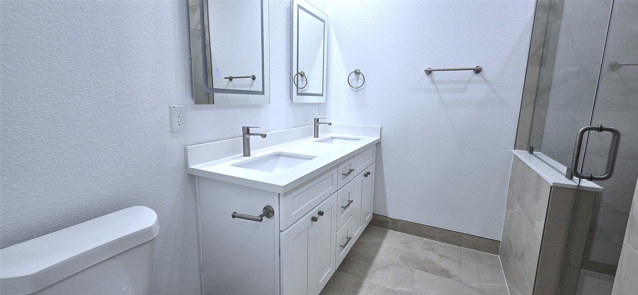 1475 Ferguson Way, Unit A Houston, TX 77088 - Photo 16 of 19 Primary bath