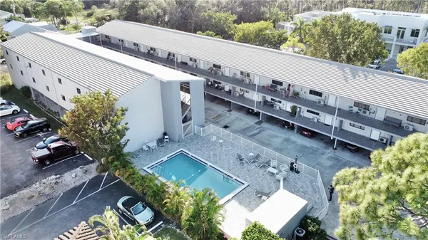 $1,400 | 826 Wiggins Pass Road, Unit 307, Naples, FL 34110