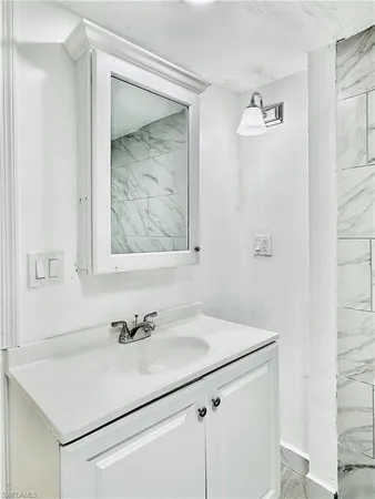$1,400 | 826 Wiggins Pass Road, Unit 307, Naples, FL 34110