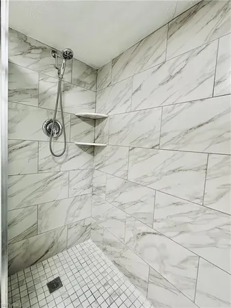 $1,400 | 826 Wiggins Pass Road, Unit 307, Naples, FL 34110