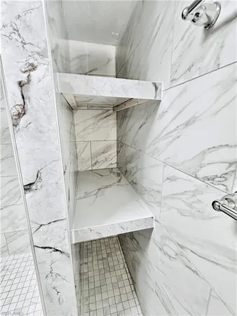 $1,400 | 826 Wiggins Pass Road, Unit 307, Naples, FL 34110