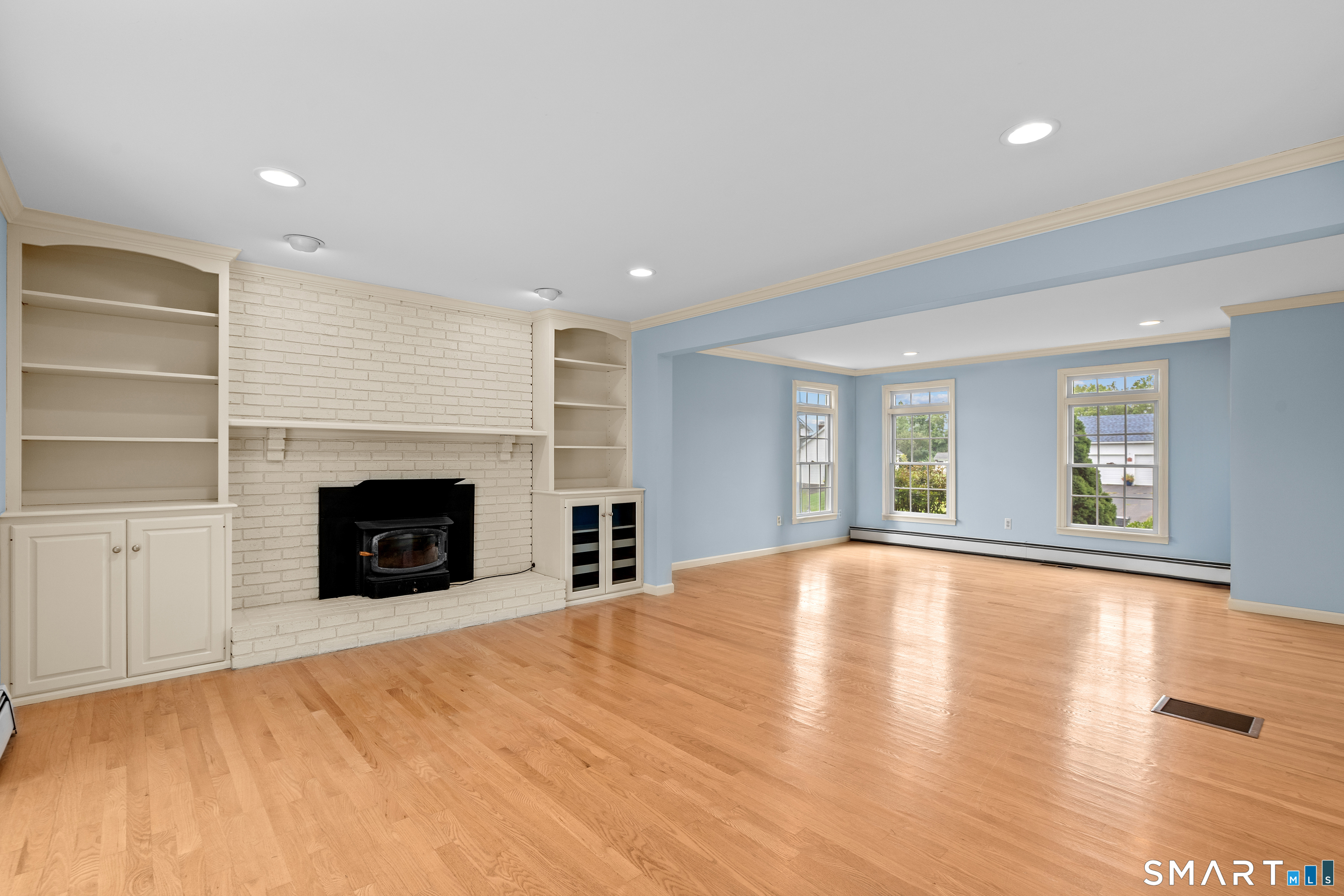 71 Quail Run Road Suffield, CT 06078 - Photo 17 of 40 Gathering room right off the kitchen, spacious and bright!