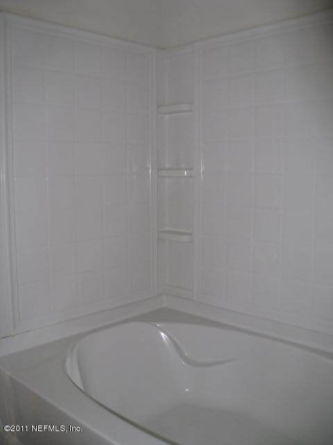 1108 Dawn Light Road Jacksonville, FL 32218 - Photo 10 of 19 a bathroom with a bathtub