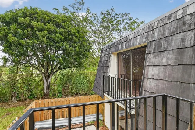 a view of a tennis court