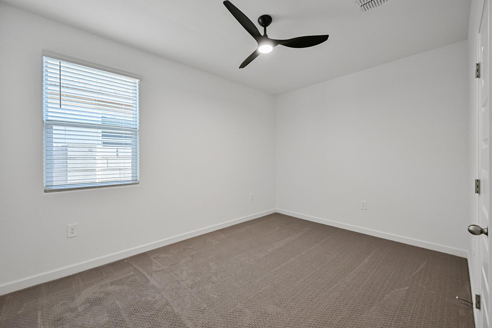 2129 West Spaulding Avenue Apache Junction, AZ 85120 - Photo 21 of 28 an empty room with a window