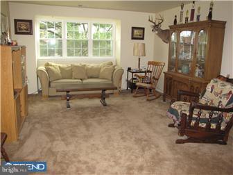76 Eaves Mill Road Medford, NJ 08055 - Photo 4 of 12 Living Room