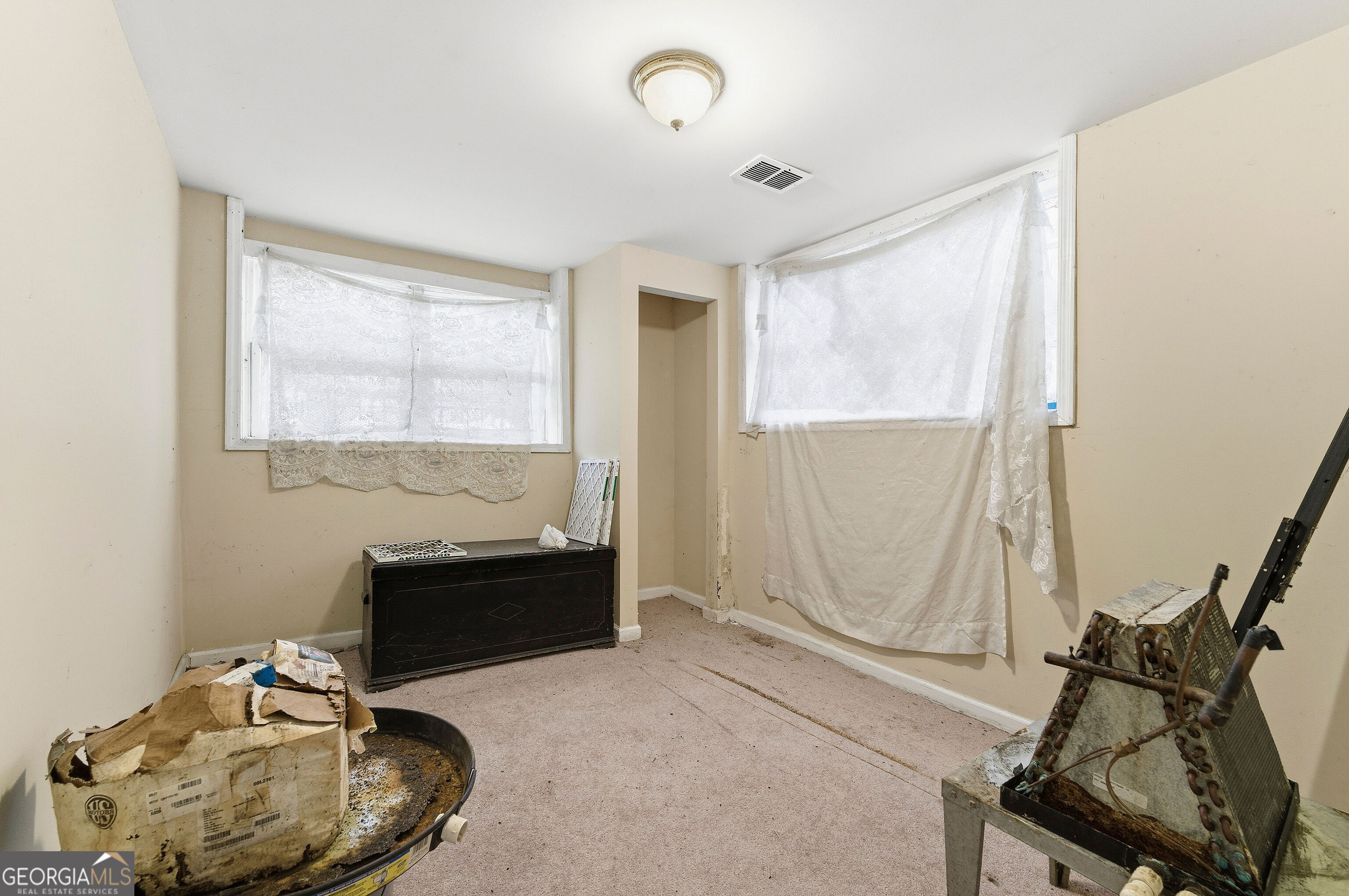 2848 Gresham Rd S East Atlanta, GA 30316 - Photo 12 of 20 a bathroom with a sink and a tub